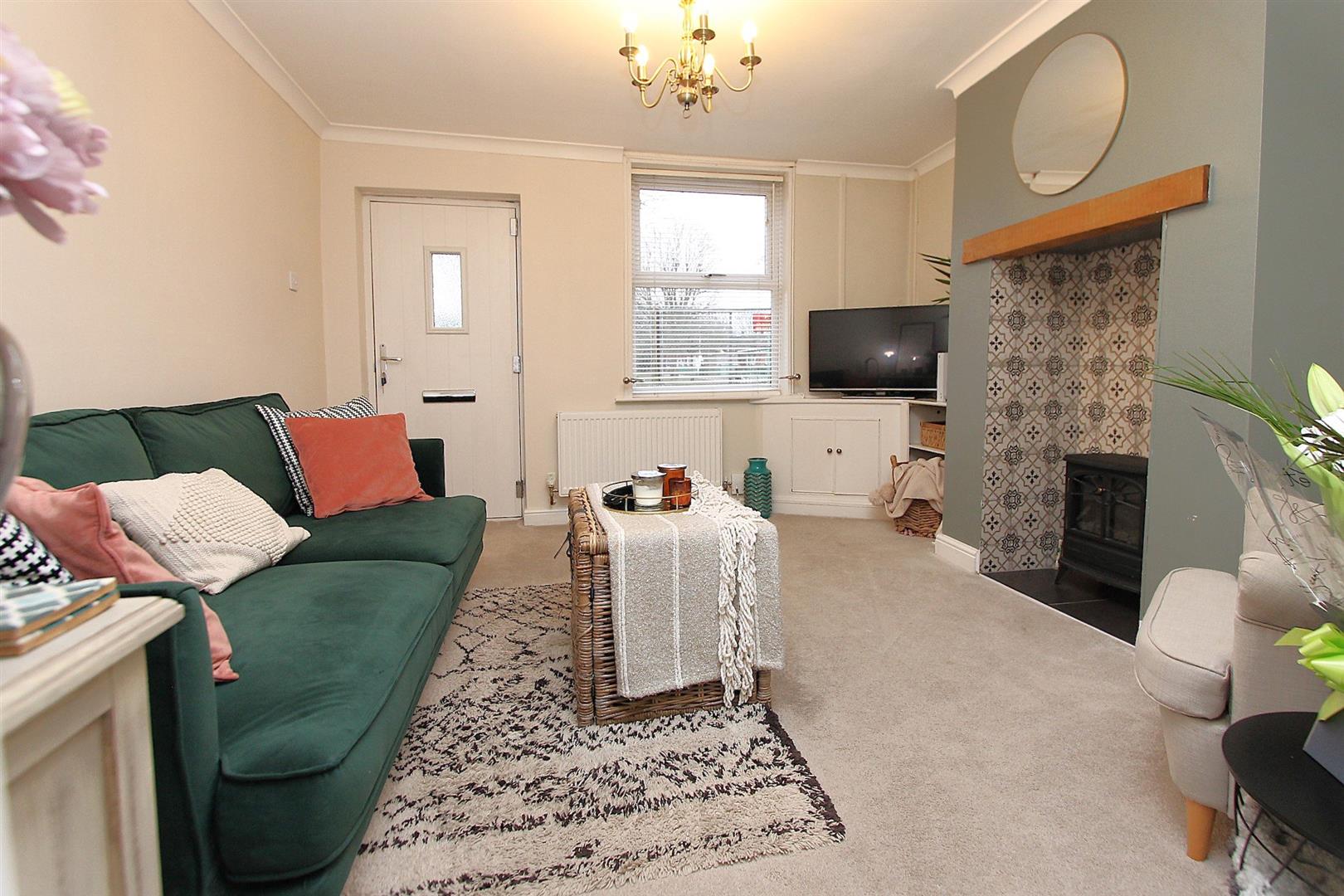 2 bed property in Field Lane, Stourbridge